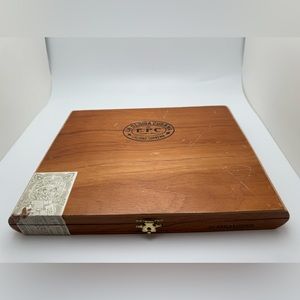 Vintage Collectible Tobacco Wooden Engraved La Gloria Cubana-Cigar Tobacco Case